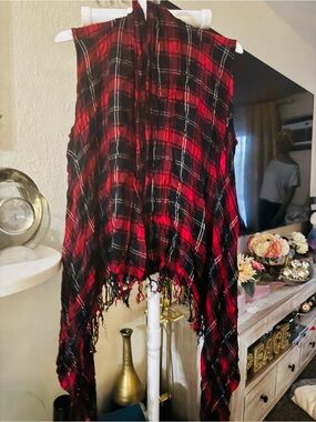 En Creme Red and Black Plaid Tassel Shawl